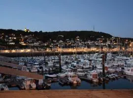 Charmant Studio avec vue sur le port et falaises