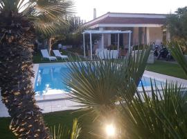 Villa Brancasi con piscina, hotel u gradu Brindizi