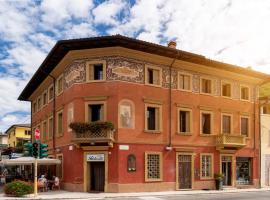 Palazzo Fritz โรงแรมที่มีที่จอดรถในBadia Calavena