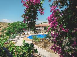 Cyprus Villages - Bed & Breakfast - With Access To Pool And Stunning View, hytte i Tochni