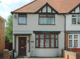 Revive Lodge, homestay in Hounslow