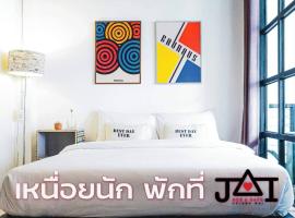 JAI bed and cafe, hotel in Thapae, Chiang Mai