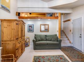 Ski Condo - Creekside #103, hotel v destinaci Bear Valley