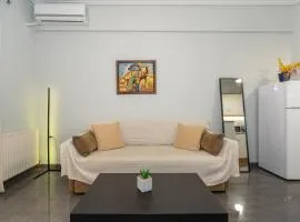 Renovated Lovely Apt next to Marina Flisvos