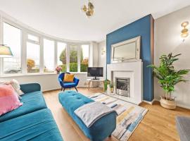 Spacious 3 bed house in North Leeds perfect for families & longer stays, kuća za odmor ili apartman u gradu 'Adel'