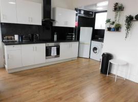 Comfortable 4 bed Apt in Paisley Next to Station，位于佩斯利的公寓