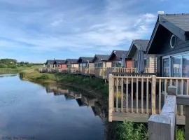 Lakeside Retreat at The Bay Filey, sleeps 4, 2 non-shedding dogs welcome for free