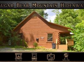 Sugar Bear Mountain Hideaway، فيلا في بيدجن فورج