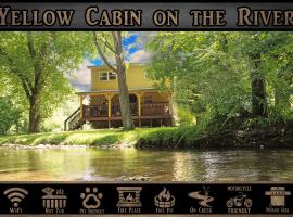 Yellow Cabin on the River, hôtel avec jacuzzi à Newport