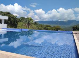 Glamping Paraíso Escondido, luxury tent in Anapoima