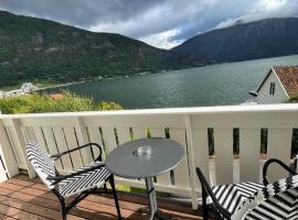 Hofslund Apartments, Hotel mit Pools in Sogndal