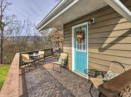 Picturesque Cottage in the Heart of Trenton!, hotel amb aparcament a Trenton