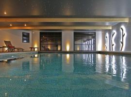 LE M HOTEL & SPA HONFLEUR, готель у місті Онфлер