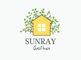 SunRay Guest House-Hostel, hotell i Karakol