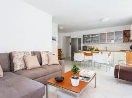 Spacious 3-Bedroom Apartment with Courtyard in Tempio Pausania - Perfect for Families