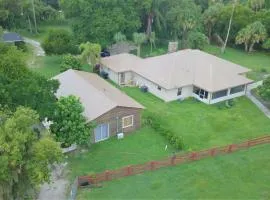 Beautiful Vacation Home Across From Lake Okeechobee