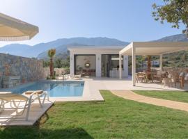 pelagias villa lefka with heated pool، فندق في Mathés