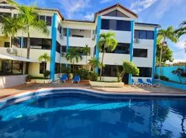 Full size 2 bedrooom 2 bath condo split