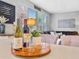 Brand New Listing – Windsor “Winetopia” Getaway, hotel with parking in Windsor
