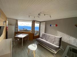 Appartement 5 Personnes au pied des pistes - WIFI -, hotel near Chamrousse Ski School, Chamrousse