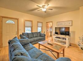 All-Season Grand Haven Getaway with Deck!, vacation rental in Grand Haven