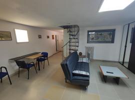 Central private flat by old town, shops, restaurants