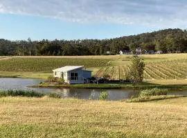 Romantic lakehouse set in a private vineyard in the Hunter Valley