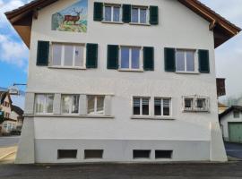 Dachwohnung in Welschenrohr, bed and breakfast en Welschenrohr