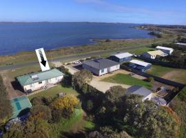 Coorong Lakeside Cottage, hótel með bílastæði í Meningie