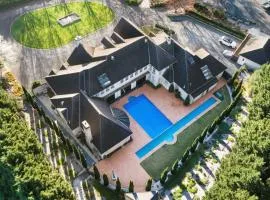Montfort Manor