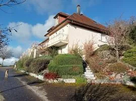 Vaste villa en position dominante superbe vue lacs
