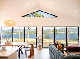 Luxurious Waterfront home in the North of Hobart, hôtel à Hobart près de : Museum of Old and New Art (MONA)