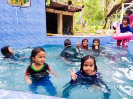 Lata Bayu Chalet - Waterfall & River with Kids Pool, lacný hotel v destinácii Baling