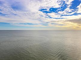 Luxury Cape Marco unit with pool, gym and tennis, hotel i Marco Island