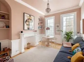 Stylish Central Apartment with Parking - Garden and Workspace