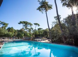 Huttopia Oleron Les Pins, glamping site in Saint-Trojan-les-Bains