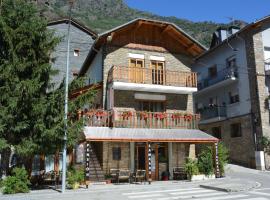 Viesnīca Casa Samarra pilsētā Vall de Cardos, netālu no apskates objekta Tavascán Ski station