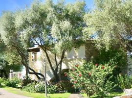 Apartments in residence with swimming pool in Porto Rotondo, lägenhetshotell i Porto Rotondo