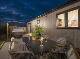 Hazel Lodge, 27 Roadford Lake Lodges