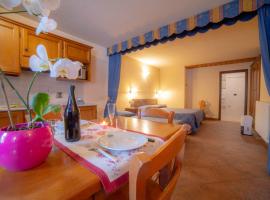 Family Apartments Le Chalet, hotel in Champoluc