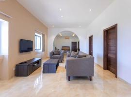 Spacious, Bright, Valley & Sea View Maisonette, family hotel in Xagħra