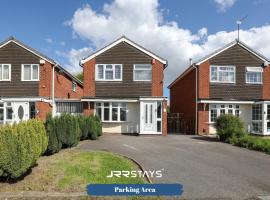 Wolverhampton - Amazing 3 Bedroom, Sleeps 6, Wi-Fi - JRR Stays, hotel with parking in Fallings Park