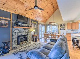Maggie Valley Home with Mountain Views and Decks!, holiday rental in Maggie Valley