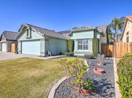 Family-Friendly Getaway Community Amenities!, hotel in Bakersfield