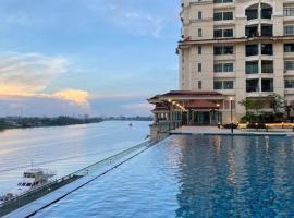 MyHome @ Riverine Resort Kuching, hotel with jacuzzis in Kuching