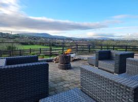 Captivating & Cosy 4-Bedroom House in Magherafelt、マラフェルトのホテル