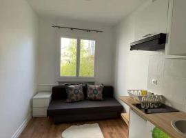 Studio paisible Paris 20, apartment in Paris