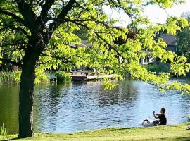 Lake Front Studio with Kayaks Bikes near Greenbelt, cabaña o casa de campo en Boise