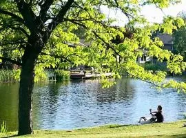 Lake Front Studio with Kayaks Bikes near Greenbelt