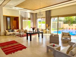 Riad villa saphir & SPA, hotel a Golf Amelkis golfpálya környékén Marrákesben